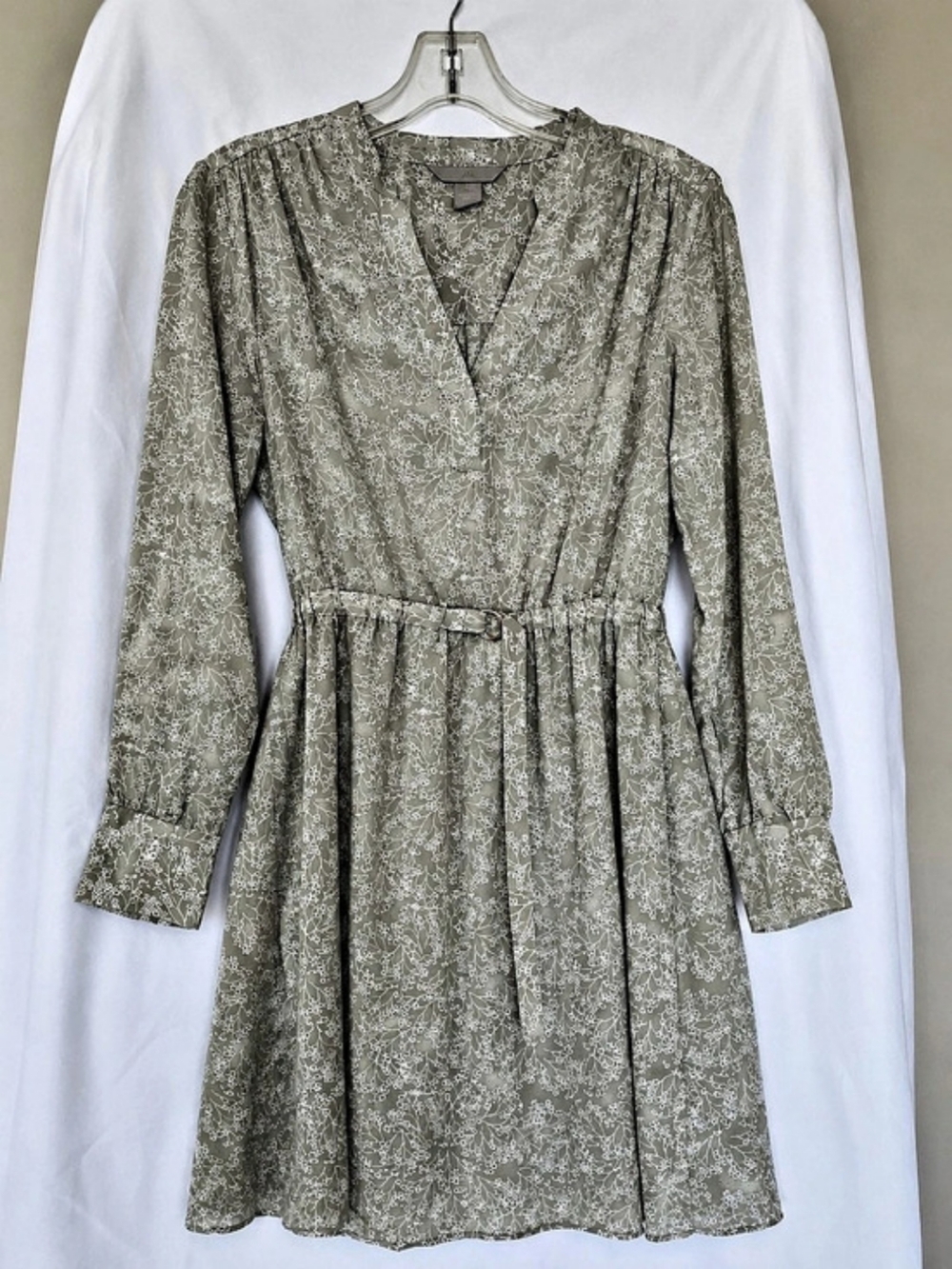 H&Medium Floral Mini Dress in Green & White Size Medium